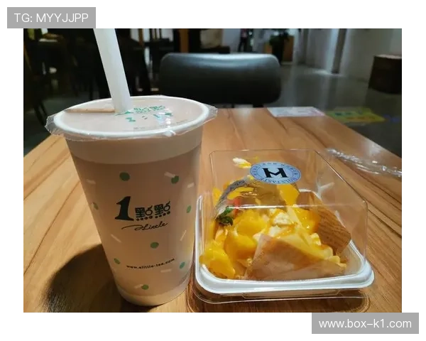 崔家溪训练完顺手给队友点了三百杯奶茶