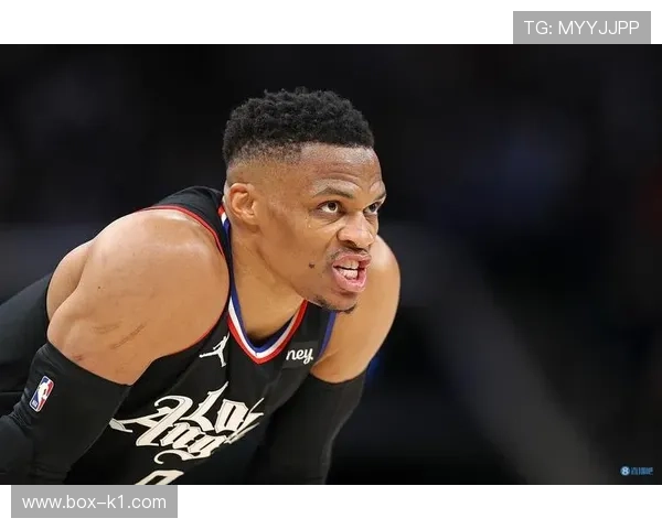 威斯布鲁克改变持球节奏主导快攻，提升湖人转换效率