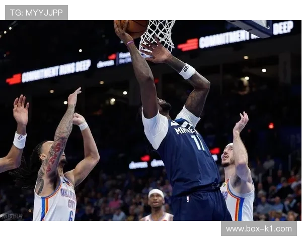 朱利叶斯·兰德尔挡拆创造机会提升效率，领先队内内线对比明显