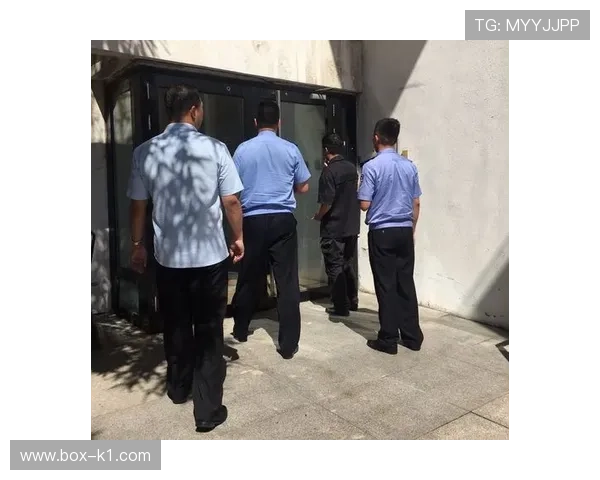 庞伟训练完回家直接睡车库，老婆说他比狗还准时