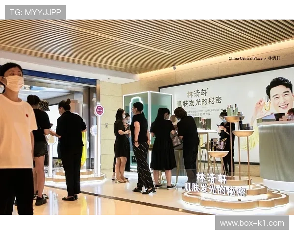 林孝埈训练完直接去逛奢侈品店，中午还吃了上千块的料理，感觉离我们太远了吧！