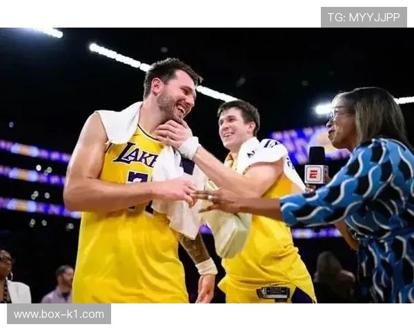 奥斯汀·里夫斯无球移动创造投篮空间提升队内三分效率