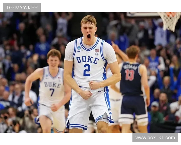 库珀·弗拉格挡拆防守压制内线胜过同届新秀